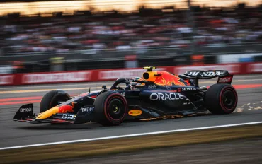 Verstappen trionfa a Losail: Mondiale riaccende la passione!