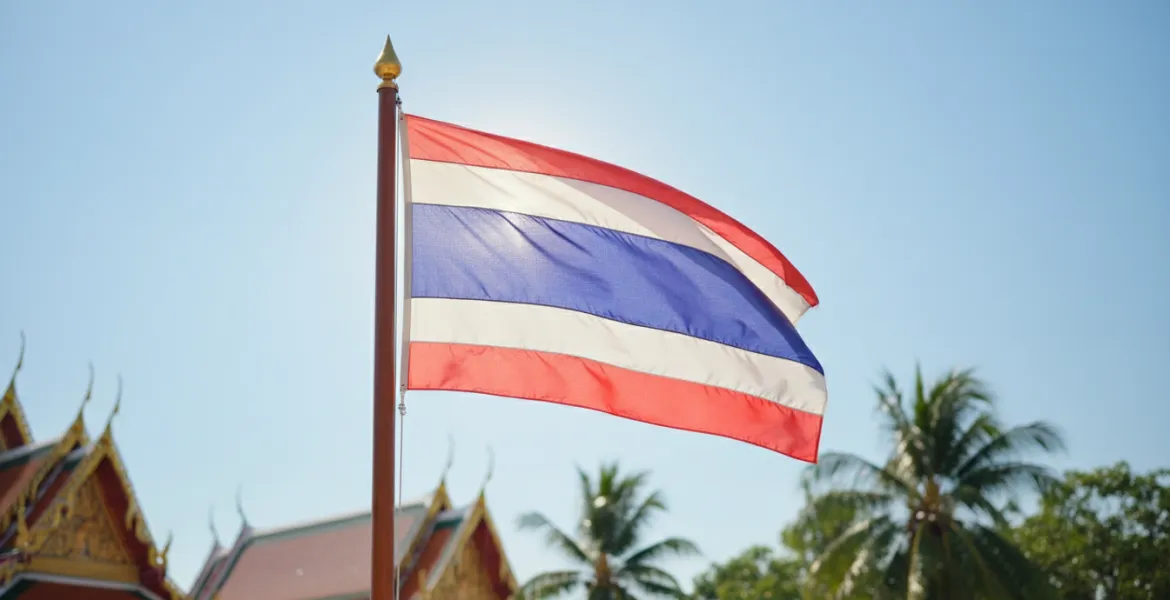 Blitz nel paradiso thailandese: Stranieri sorpresi a giocare a poker illegale