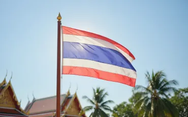 Blitz nel paradiso thailandese: Stranieri sorpresi a giocare a poker illegale