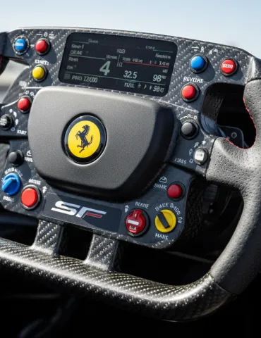 Ferrari rivoluziona il volante: un taglio netto verso il futuro della F1