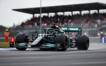 F1: Antonelli domina i test di Abu Dhabi con la mule car 2026