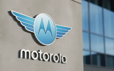 Motorola sfida Samsung: in arrivo un pieghevole a libro rivoluzionario?
