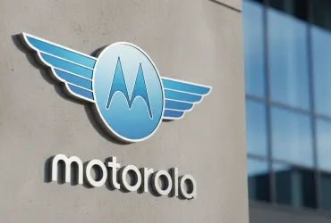 Motorola sfida Samsung: in arrivo un pieghevole a libro rivoluzionario?