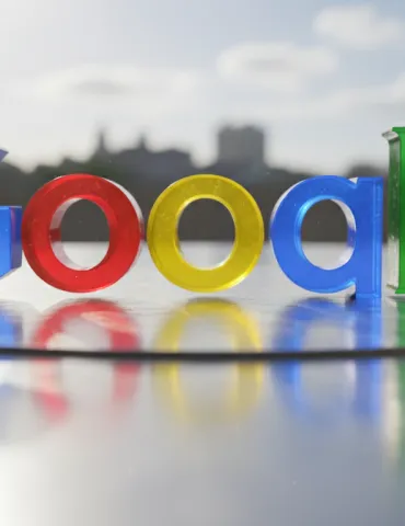 Google rivoluziona la ricerca: l'AI spinge gli utenti a esplorare le fonti