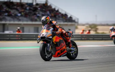 Maverick Viñales: La resilienza forgiata dall'infortunio rilancia la sfida in KTM