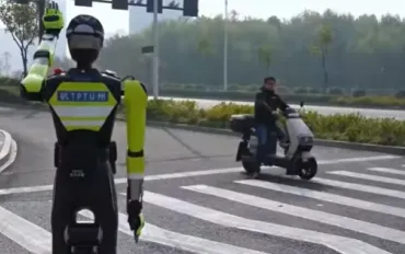 In Cina i robot rimpiazzano i vigili urbani: la svolta nell'automazione del traffico