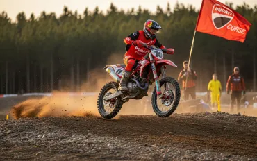 Marc Marquez romba di nuovo: in pista con la Ducati Desmo450 MX!