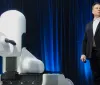 Neuralink punta alla produzione di massa di impianti cerebrali entro il 2026