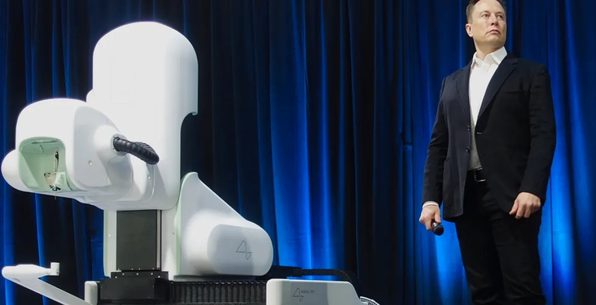 Neuralink punta alla produzione di massa di impianti cerebrali entro il 2026