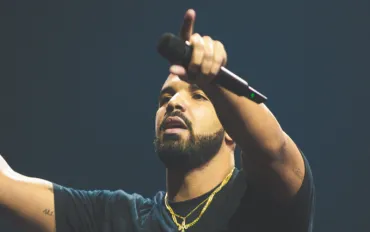 Drake nella bufera: Accusato di promuovere gioco d'azzardo illegale