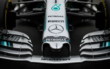Mercedes svela la W17: Ritorno al vertice in F1?