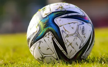 Lazio-Fiorentina, alta tensione: scontro nell'intervallo per un rigore negato