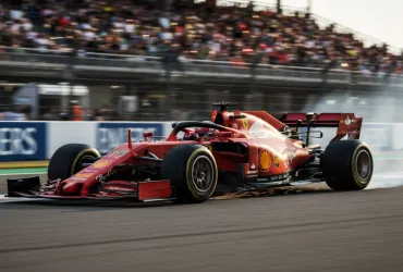 Lewis Hamilton: Un compleanno tra riflessioni e nuove sfide