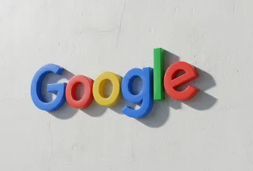 Google assume ingegneri per controllare l'IA: Troppi errori nelle risposte