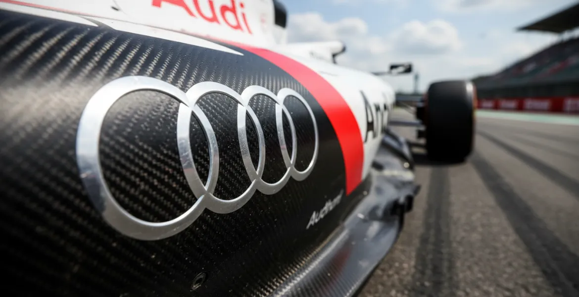 Audi R26: Rivoluzione in Pista a Barcellona!