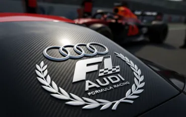 Audi R26: Rivoluzione in pista con sospensioni Push-Rod!