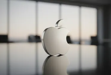 Apple sfida OpenAI: in arrivo un dispositivo IA indossabile a forma di spilla?