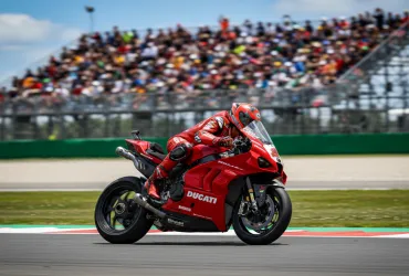 Alex Marquez punta al Mondiale MotoGP nel 2026: Gresini avrà una Desmosedici ufficiale