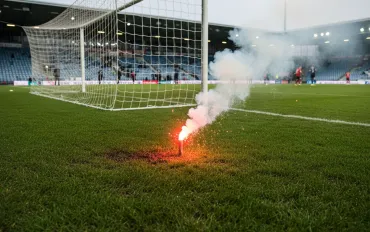 Cremonese-Inter, paura per Audero: colpito da un petardo