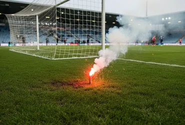 Cremonese-Inter, paura per Audero: colpito da un petardo