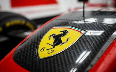 Hamilton riparte da zero in Ferrari: rivoluzione nel team per il 2026