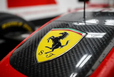 Hamilton riparte da zero in Ferrari: rivoluzione nel team per il 2026