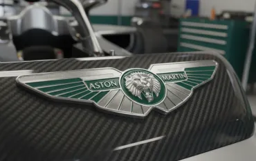 Russell elogia l'Aston Martin: un'opera d'arte, ma la pista è il vero giudice