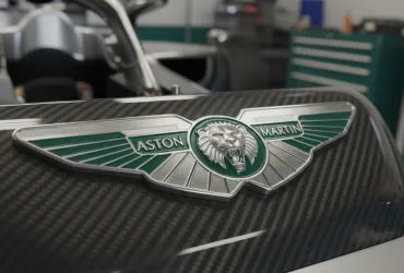 Russell elogia l'Aston Martin: un'opera d'arte, ma la pista è il vero giudice