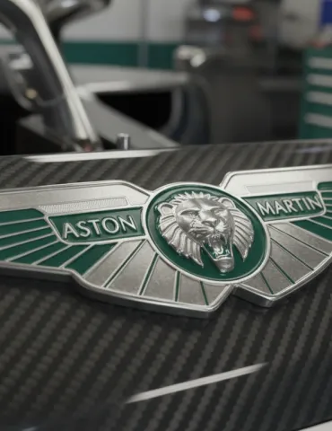 Russell elogia l'Aston Martin: un'opera d'arte, ma la pista è il vero giudice