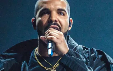 Drake scommette un milione di dollari in Bitcoin sul Super Bowl e perde