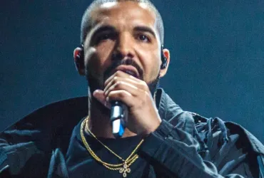 Drake scommette un milione di dollari in Bitcoin sul Super Bowl e perde