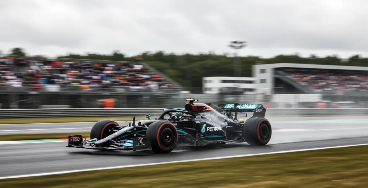 Mercedes nei guai: problemi tecnici frenano l'esordio di Antonelli nei test F1