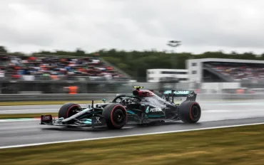 Mercedes nei guai: problemi tecnici frenano l'esordio di Antonelli nei test F1