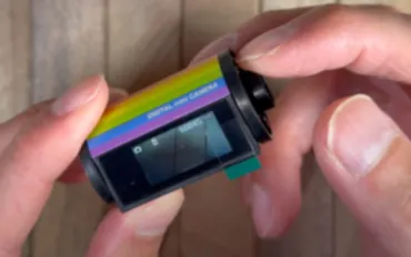 OPT100 Neo Film: La mini-fotocamera retro che conquista il Giappone