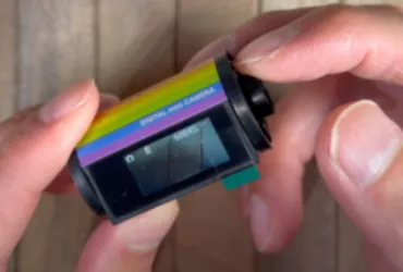 OPT100 Neo Film: La mini-fotocamera retro che conquista il Giappone