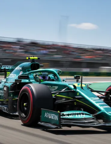 Aston Martin: Debutto da incubo in F1, è già crisi?