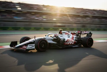 Haas rivoluziona l'aerodinamica: Nuovi flap e tirante in carbonio per la VF-26