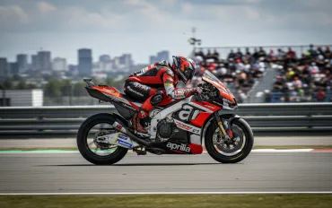 Bezzecchi glissa sul futuro di Bagnaia in Aprilia: Non mi interessa chi c'è nel box