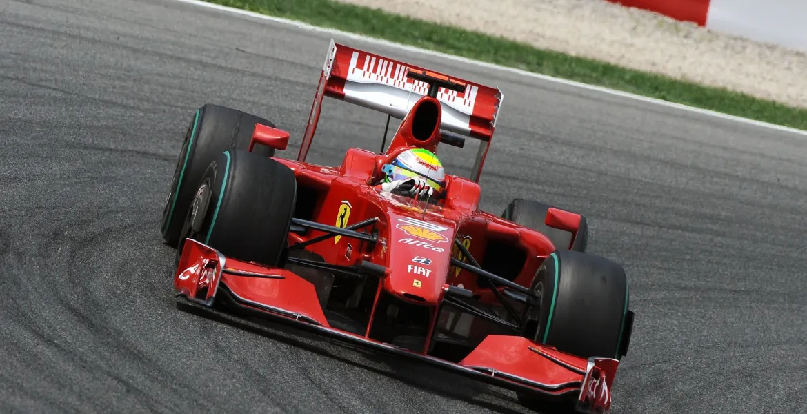 Hamilton su Ferrari, che magia