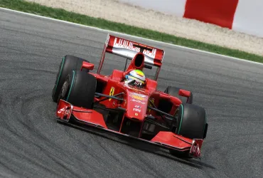 Hamilton su Ferrari, che magia