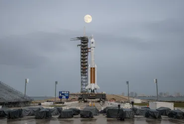 Artemis II: Rinvio in vista per la missione lunare con equipaggio