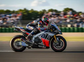 MotoGP: Bezzecchi e Martín scaldano i motori in Thailandia con Aprilia