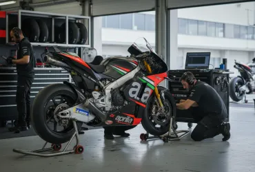 MotoGP, Thailandia: Aprilia domina le Libere 1, Bezzecchi al comando!