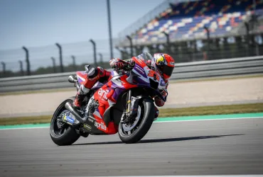 Bezzecchi trionfa in Thailandia: dominio assoluto e Mondiale riaperto!