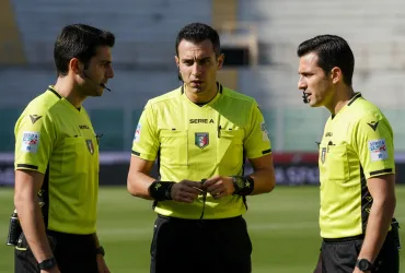 Rivoluzione nel calcio: nuove regole contro simulazioni e perdite di tempo!