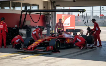 Giovinazzi resta in Ferrari: confermato terzo pilota anche nel 2026