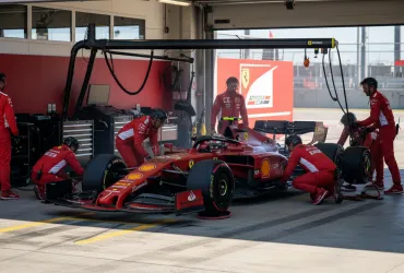 Giovinazzi resta in Ferrari: confermato terzo pilota anche nel 2026