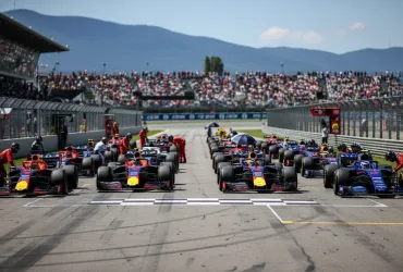 Caos logistico a Melbourne: la F1 deroga al coprifuoco per i team