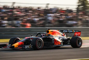 Red Bull: Strategie opposte e un gap da colmare in pista