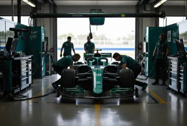 F1: Aston Martin sull'orlo del baratro, scorte batterie esaurite!